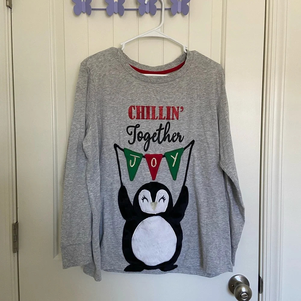 Women’s holiday themed penguin long sleeve shirt — XL